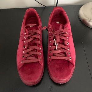 Maroon velour puma clyde sneakers EUC